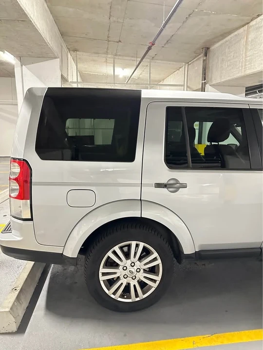 2010 Land Rover Discovery 4th Gen - Image 7 of 17