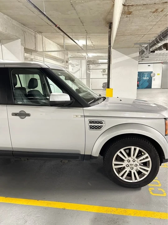 2010 Land Rover Discovery 4th Gen - Image 8 of 17