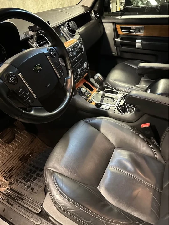 2010 Land Rover Discovery 4th Gen - Image 11 of 17