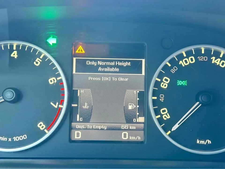 2010 Land Rover Discovery 4th Gen - Image 16 of 17