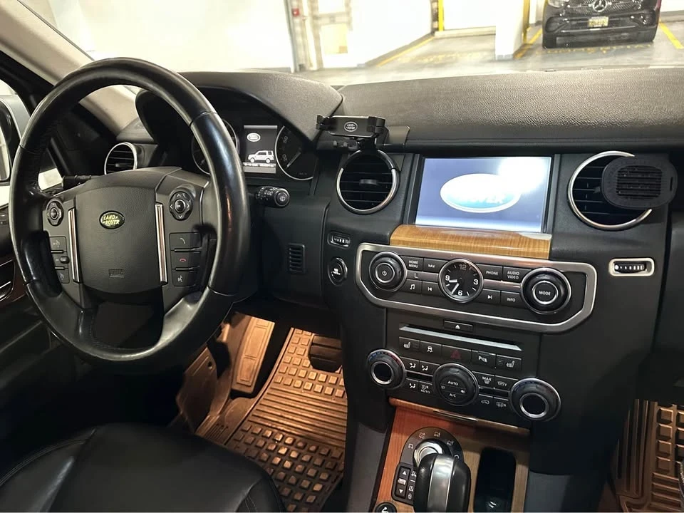 2010 Land Rover Discovery 4th Gen - Image 9 of 17