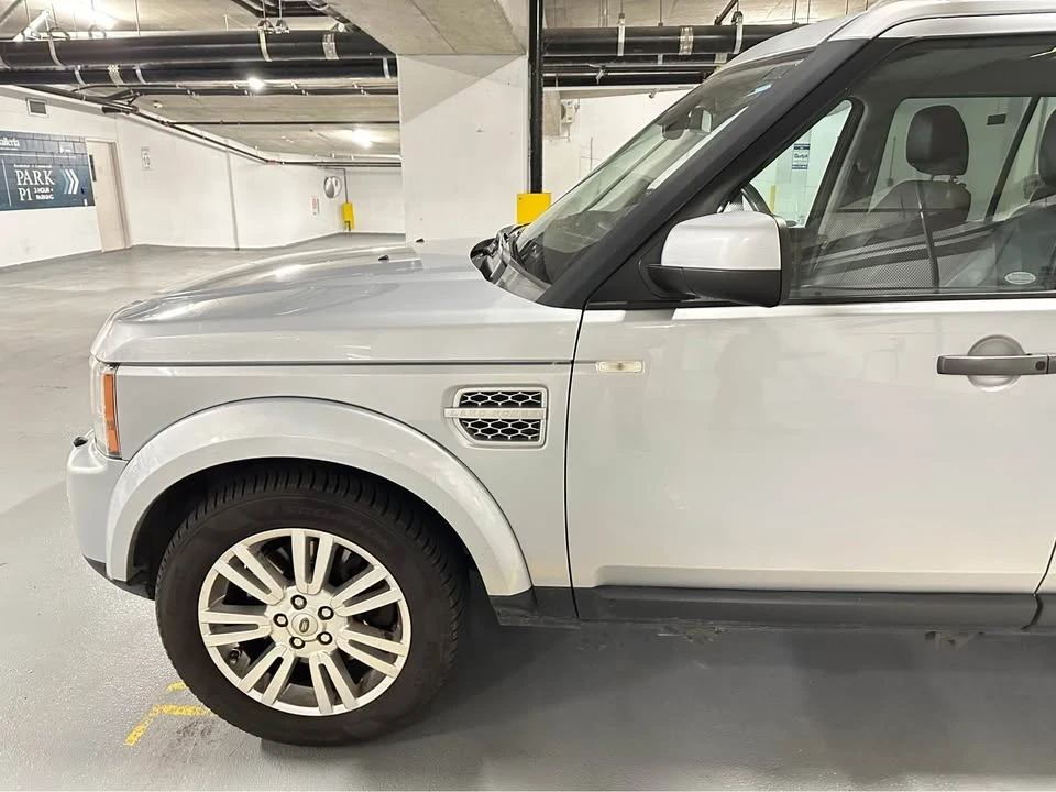 2010 Land Rover Discovery 4th Gen - Image 3 of 17