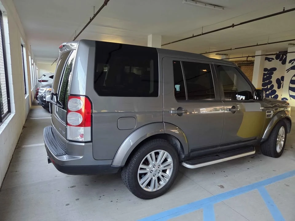 2010 Land Rover Discovery 4th Gen - Image 11 of 18