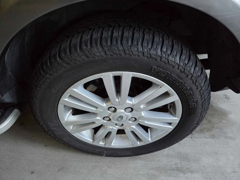 2010 Land Rover Discovery 4th Gen - Image 17 of 18