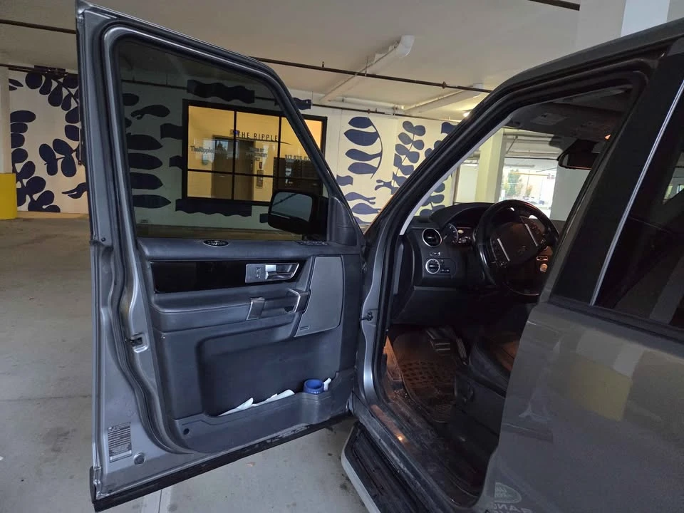 2010 Land Rover Discovery 4th Gen - Image 15 of 18