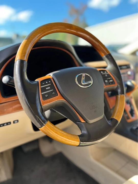 2010 Lexus RX 3rd Gen - Image 11 of 19