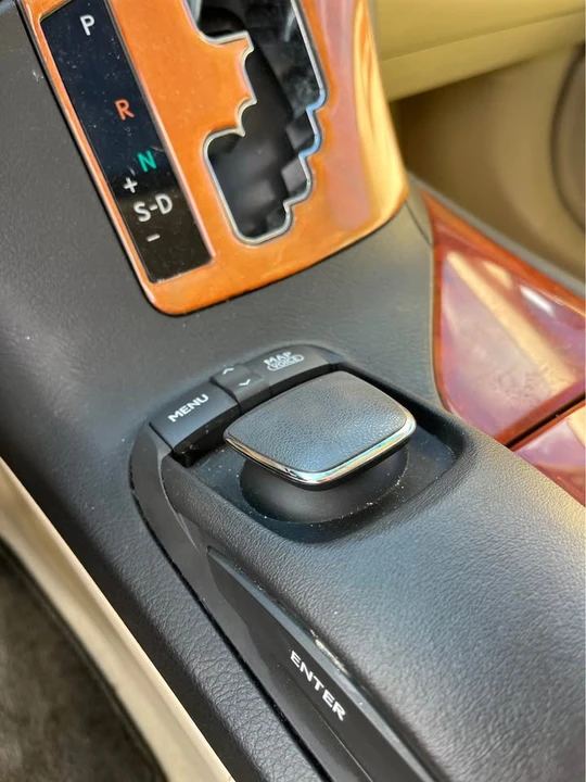 2010 Lexus RX 3rd Gen - Image 16 of 19