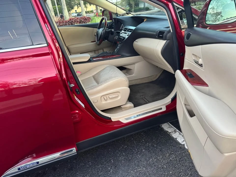 2010 Lexus RX 3rd Gen - Image 5 of 11