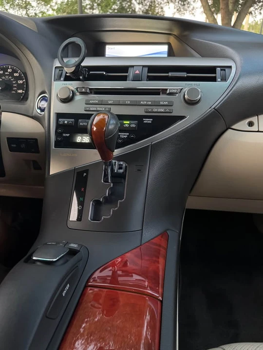 2010 Lexus RX 3rd Gen - Image 8 of 11