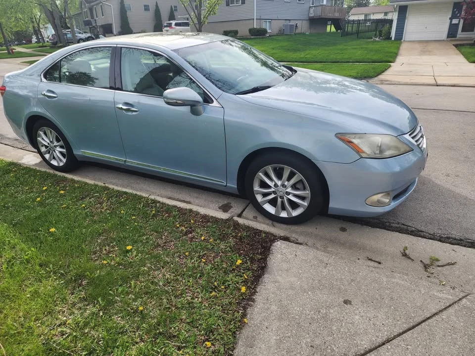 2010 Lexus ES 5th Gen - Image 2 of 13