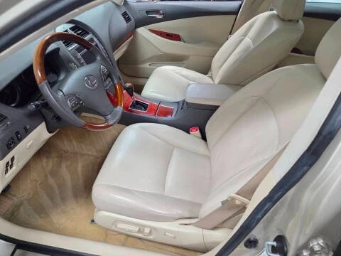 2010 Lexus ES 5th Gen - Image 10 of 20