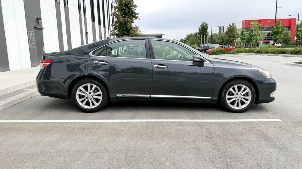 2010 Lexus ES 5th Gen - Image 7 of 19