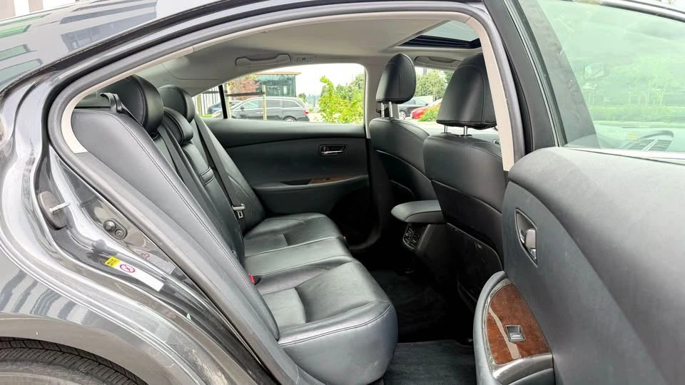 2010 Lexus ES 5th Gen - Image 10 of 19