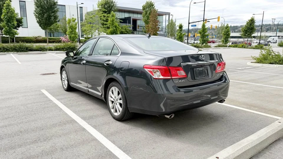 2010 Lexus ES 5th Gen - Image 5 of 19