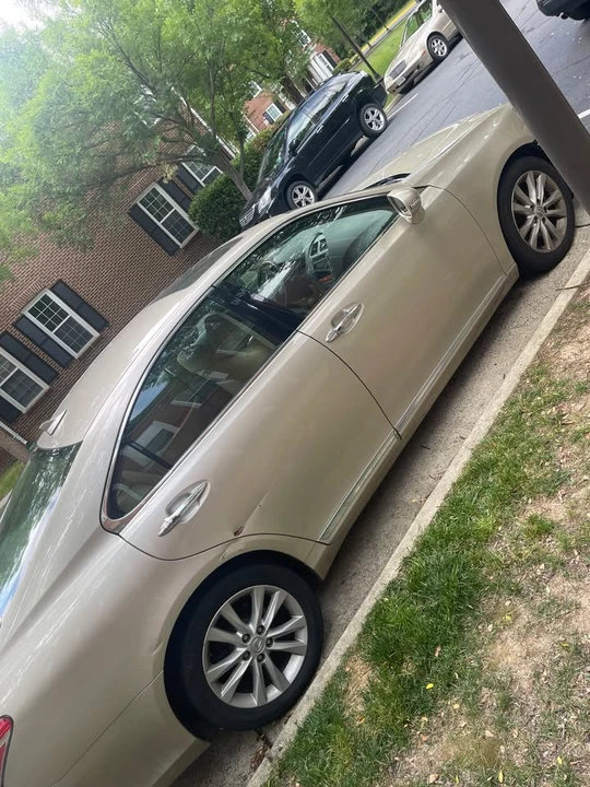 2010 Lexus ES 5th Gen - Image 3 of 7