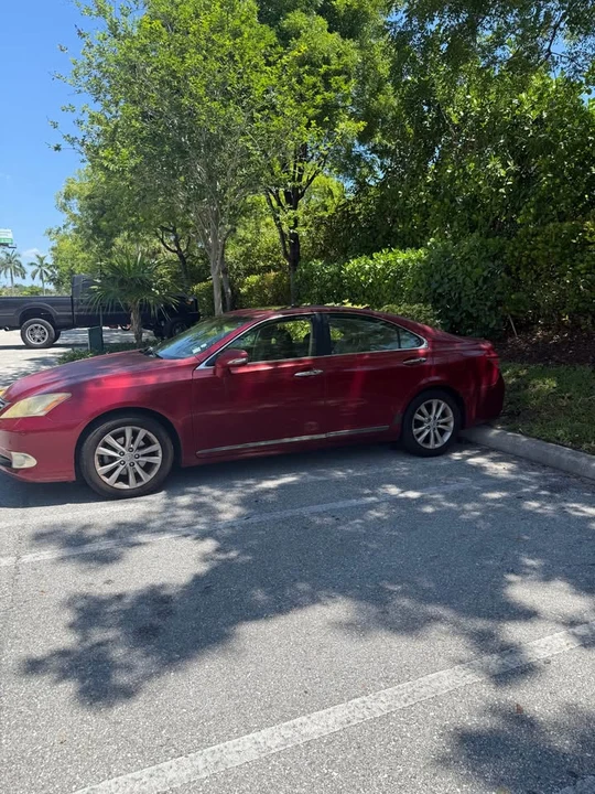 2010 Lexus ES 5th Gen - Image 4 of 10
