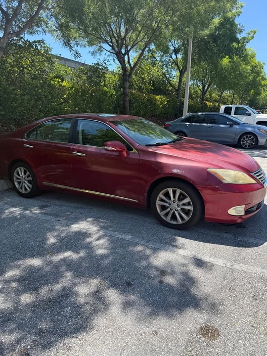 2010 Lexus ES 5th Gen - Image 5 of 10