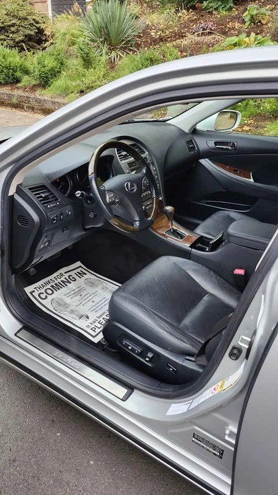 2010 Lexus ES 4th Gen - Image 6 of 13