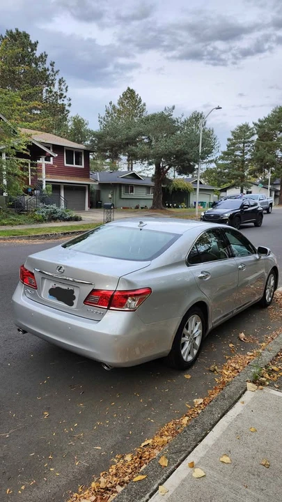 2010 Lexus ES 4th Gen - Image 5 of 13