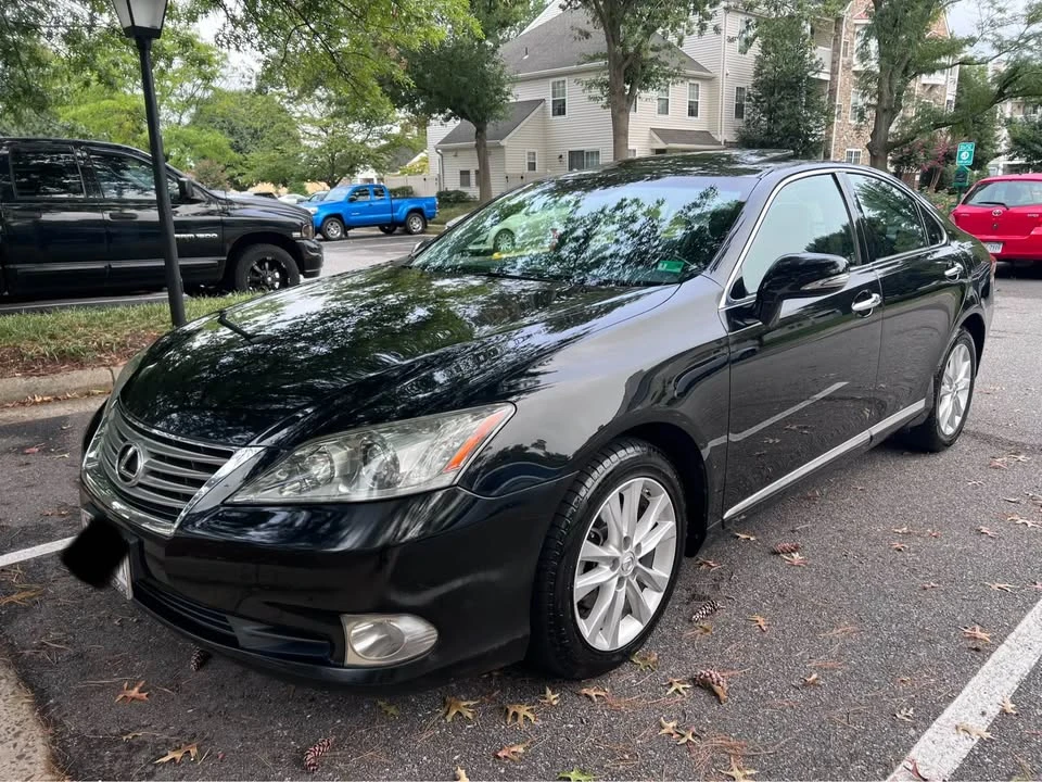 2010 Lexus ES 5th Gen - Image 2 of 17