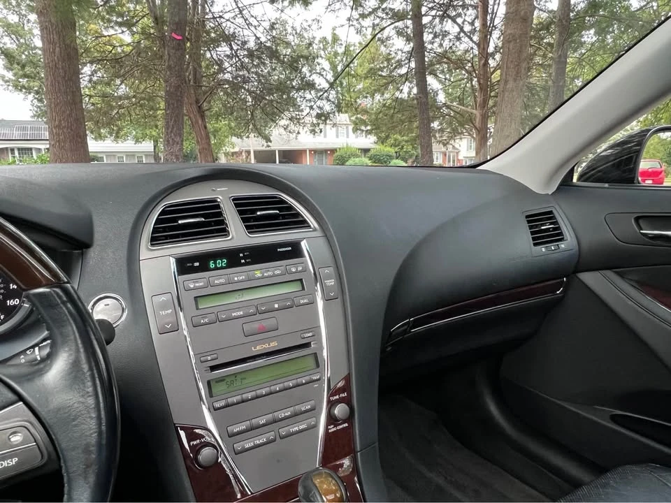 2010 Lexus ES 5th Gen - Image 14 of 17