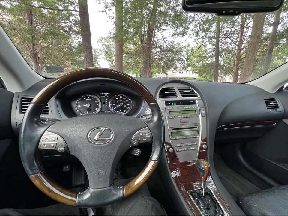 2010 Lexus ES 5th Gen - Image 16 of 17