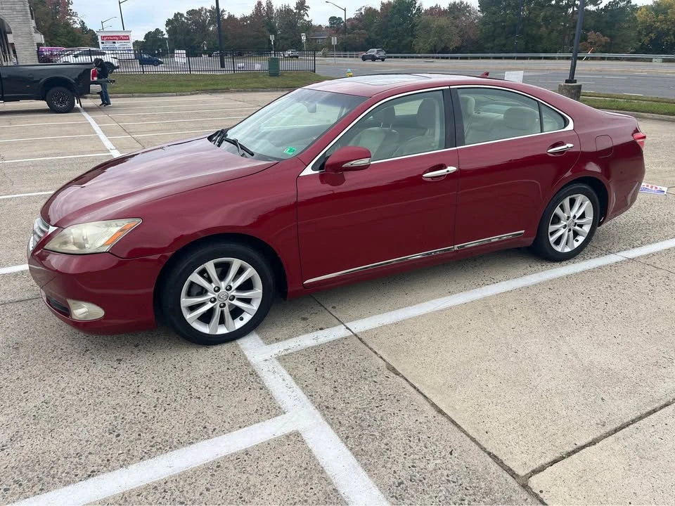 2010 Lexus ES 5th Gen - Image 2 of 5