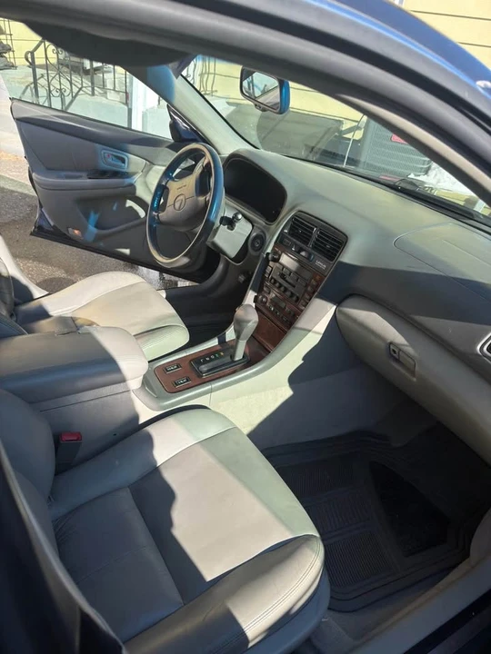 2010 Lexus ES 4th Gen - Image 13 of 16
