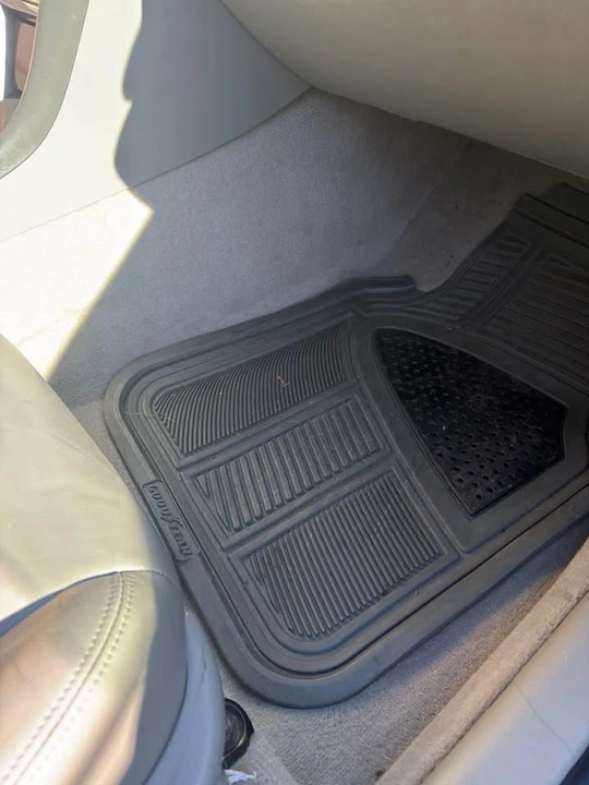 2010 Lexus ES 4th Gen - Image 11 of 16