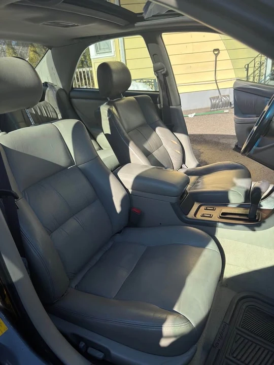 2010 Lexus ES 4th Gen - Image 12 of 16