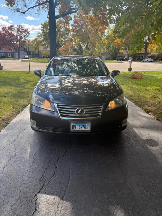 2010 Lexus ES 5th Gen - Image 2 of 10