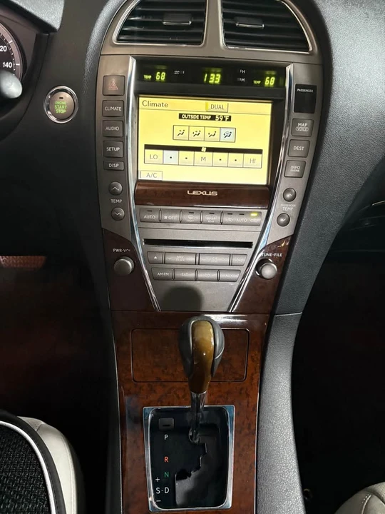 2010 Lexus ES 5th Gen - Image 7 of 10