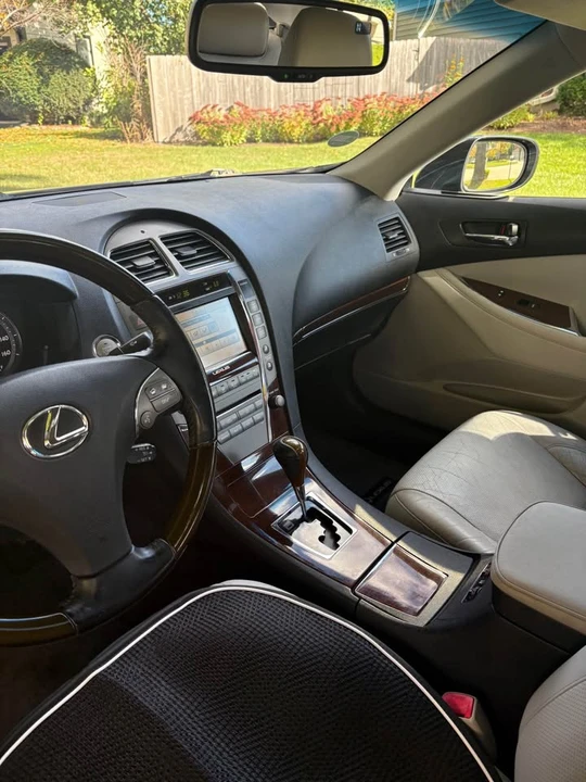 2010 Lexus ES 5th Gen - Image 4 of 10