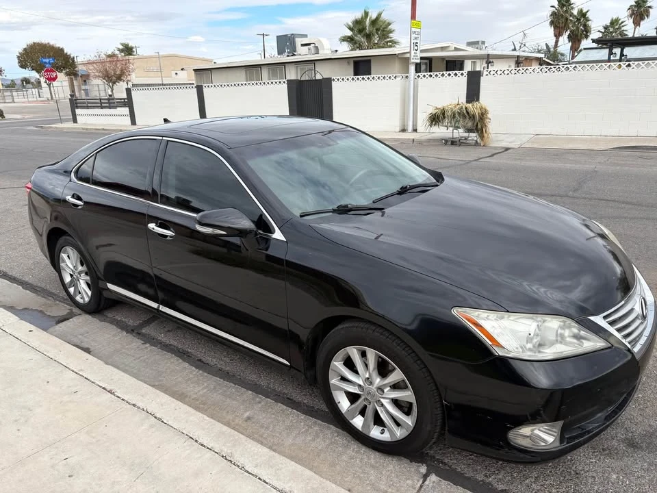 2010 Lexus ES 4th Gen - Image 2 of 14