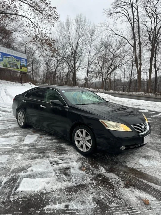 2010 Lexus ES 4th Gen - Image 2 of 5