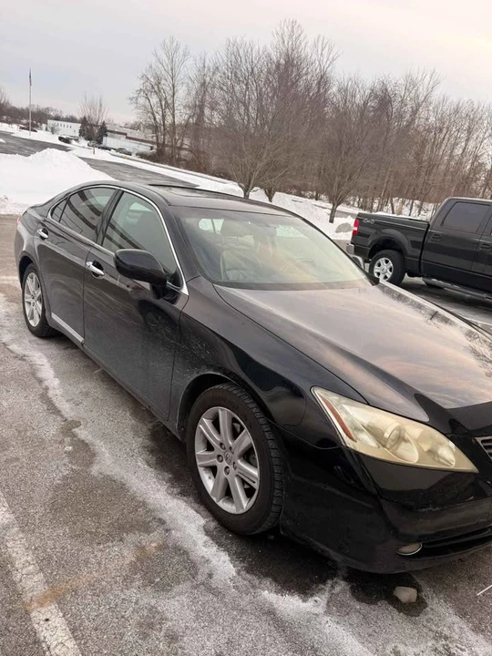 2010 Lexus ES 5th Gen - Image 3 of 7
