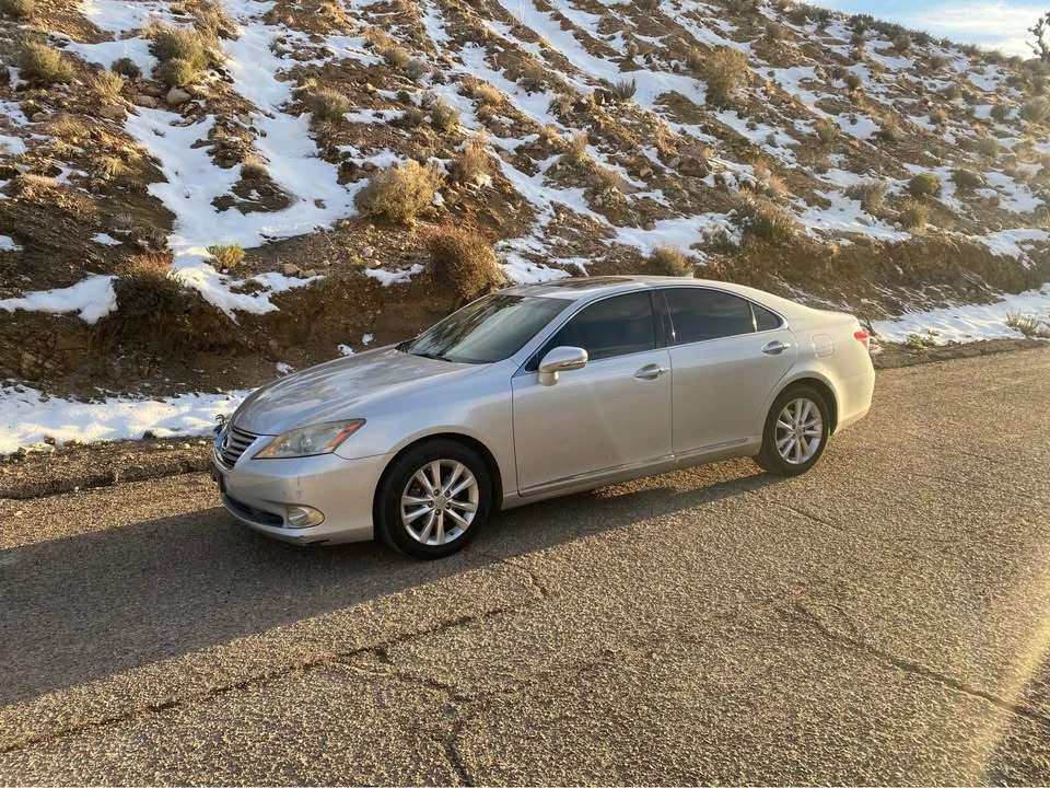 2010 Lexus ES 5th Gen - Image 2 of 8
