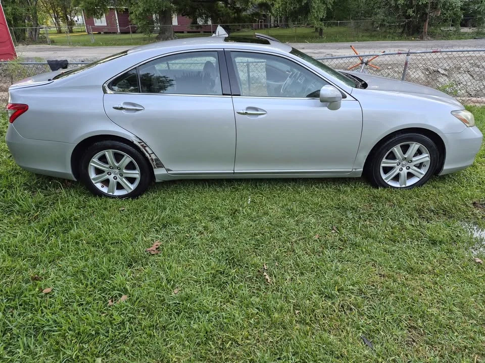 2010 Lexus ES 5th Gen - Image 5 of 12