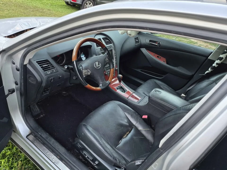 2010 Lexus ES 5th Gen - Image 9 of 12
