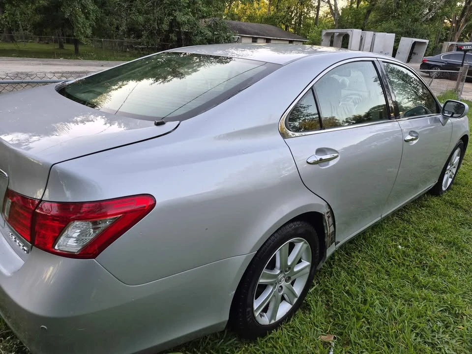 2010 Lexus ES 5th Gen - Image 2 of 12