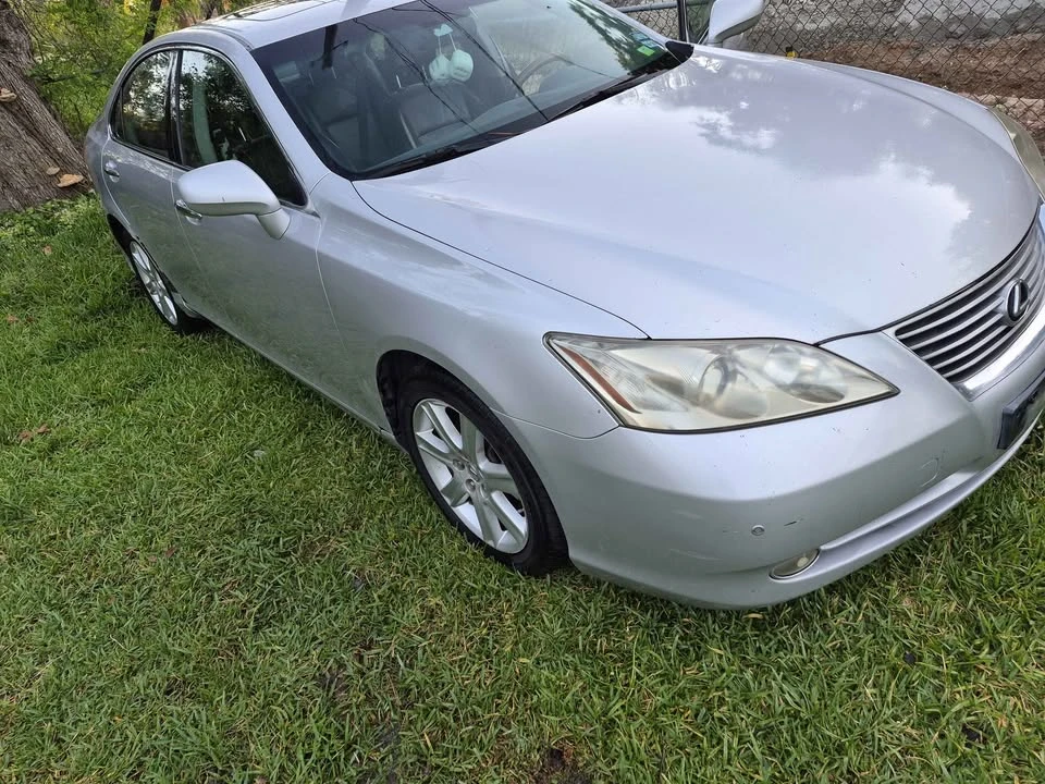 2010 Lexus ES 5th Gen - Image 4 of 12