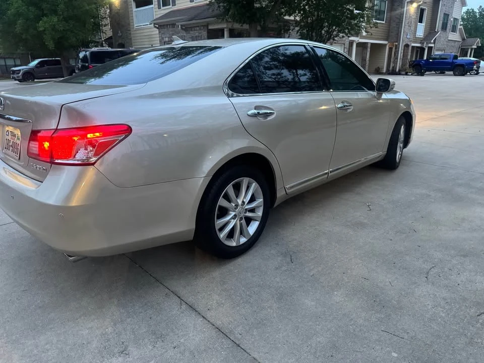 2010 Lexus ES 5th Gen - Image 4 of 11