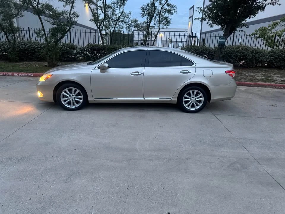 2010 Lexus ES 5th Gen - Image 11 of 11