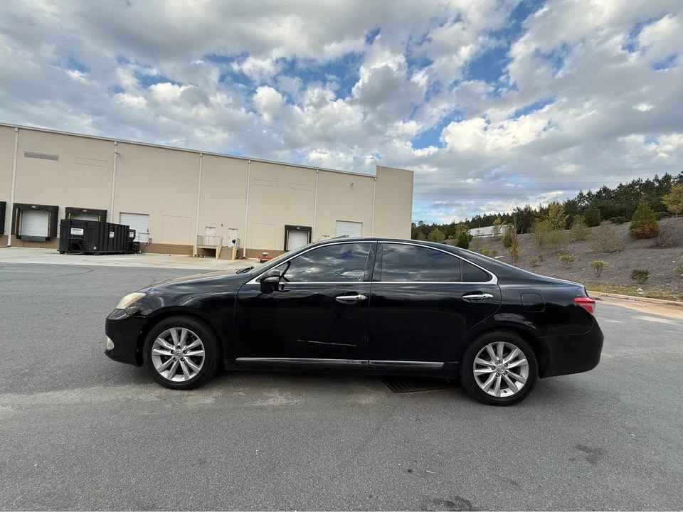 2010 Lexus ES 4th Gen - Image 3 of 13