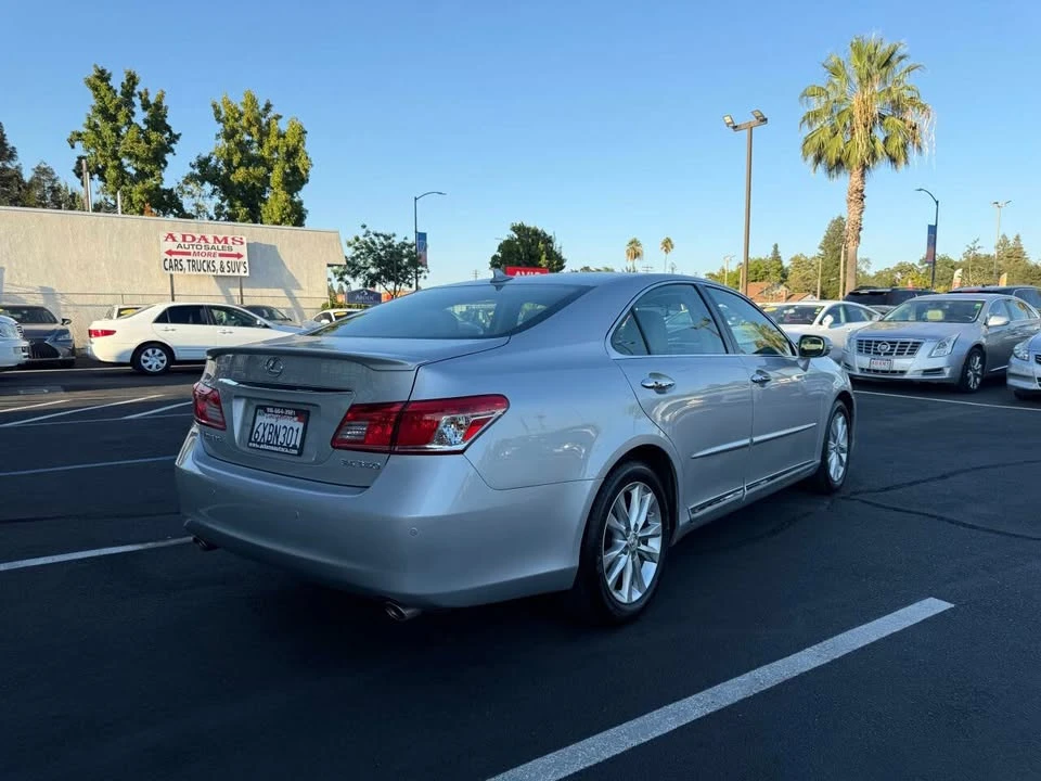 2010 Lexus ES 5th Gen - Image 3 of 15