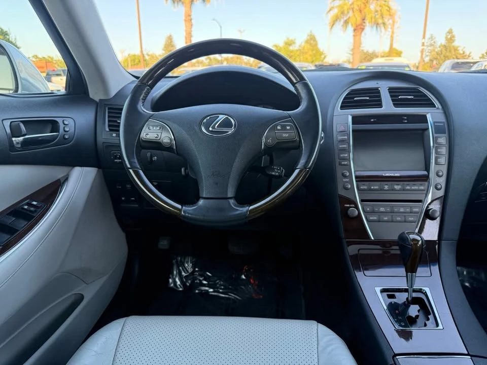 2010 Lexus ES 5th Gen - Image 12 of 15