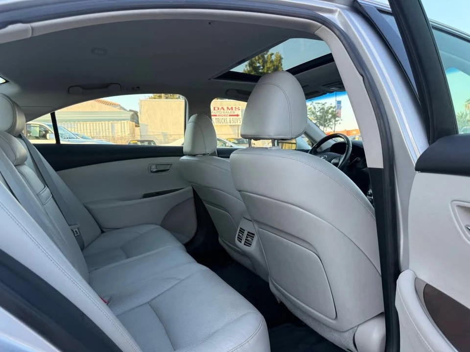 2010 Lexus ES 5th Gen - Image 8 of 15