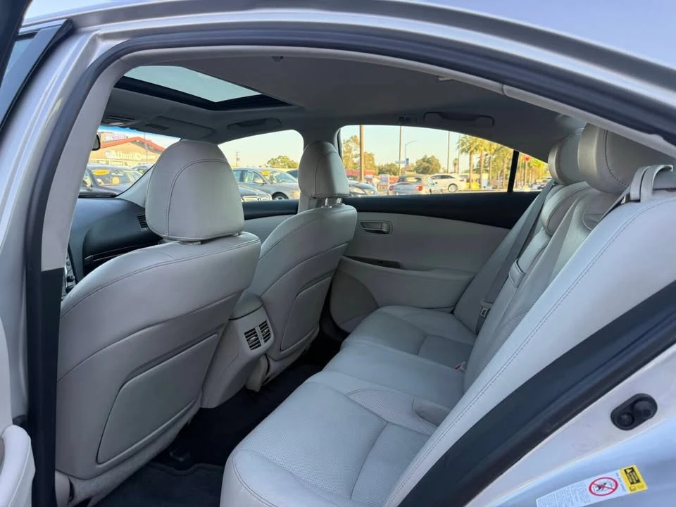 2010 Lexus ES 5th Gen - Image 7 of 15