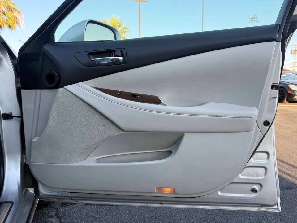 2010 Lexus ES 5th Gen - Image 10 of 15