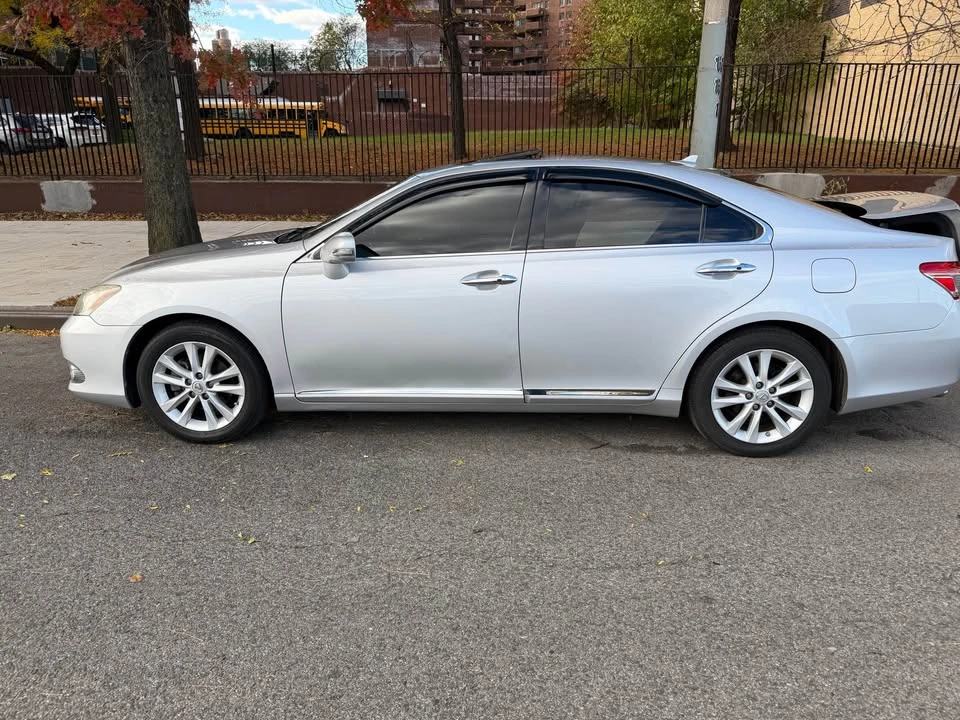 2010 Lexus ES 4th Gen - Image 2 of 4